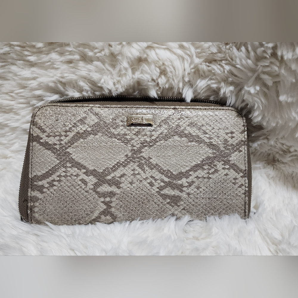 Jewell fabulous wallet.